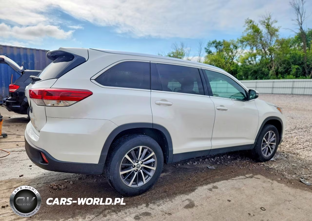 2019 Toyota Highlander Xle VIN:5TDKZRFH5KS560824 - 3