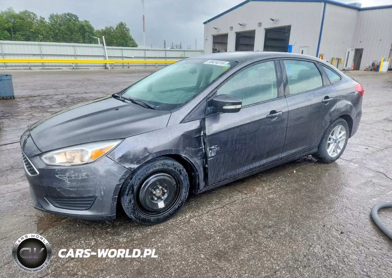 2015 Ford Focus Se VIN:1FADP3F20FL318334 - 1