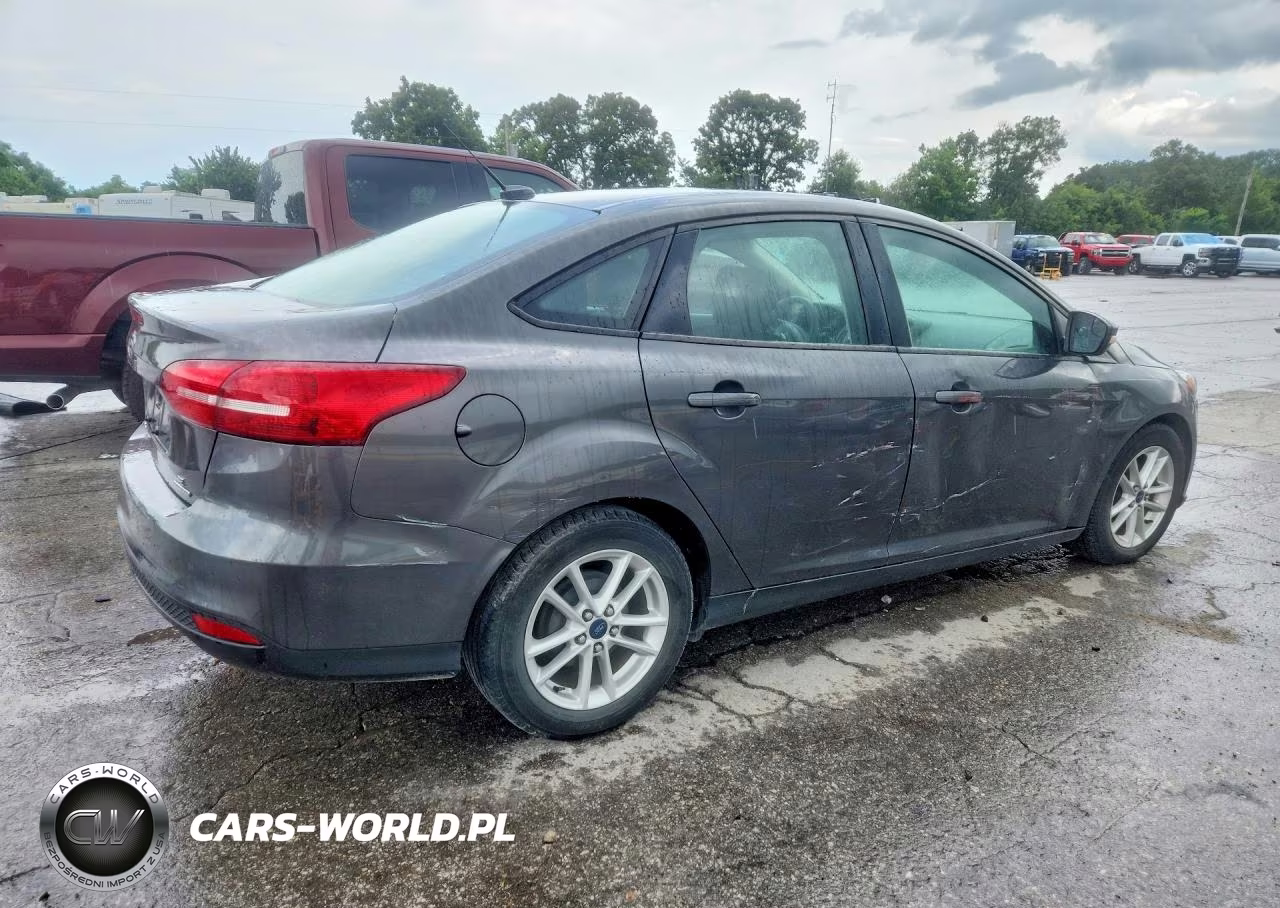 2015 Ford Focus Se VIN:1FADP3F20FL318334 - 3