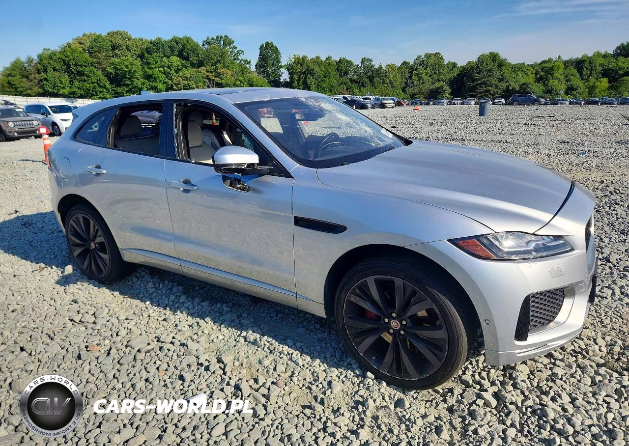 2017 Jaguar F-Pace First Edition VIN:SADCP2BV7HA056461 - 4