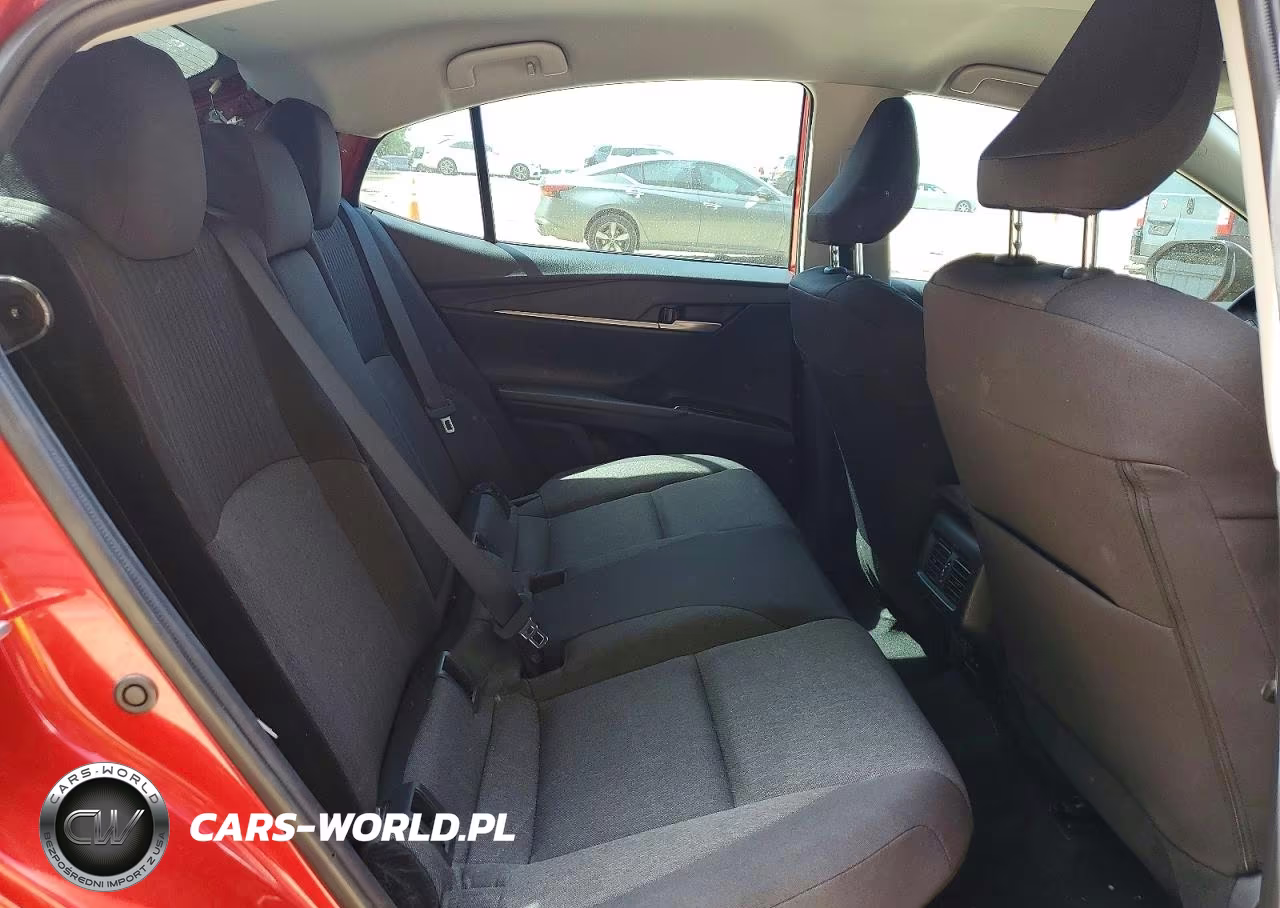 2025 Toyota Camry Le VIN:4T1DAACK0SU123452 - 10