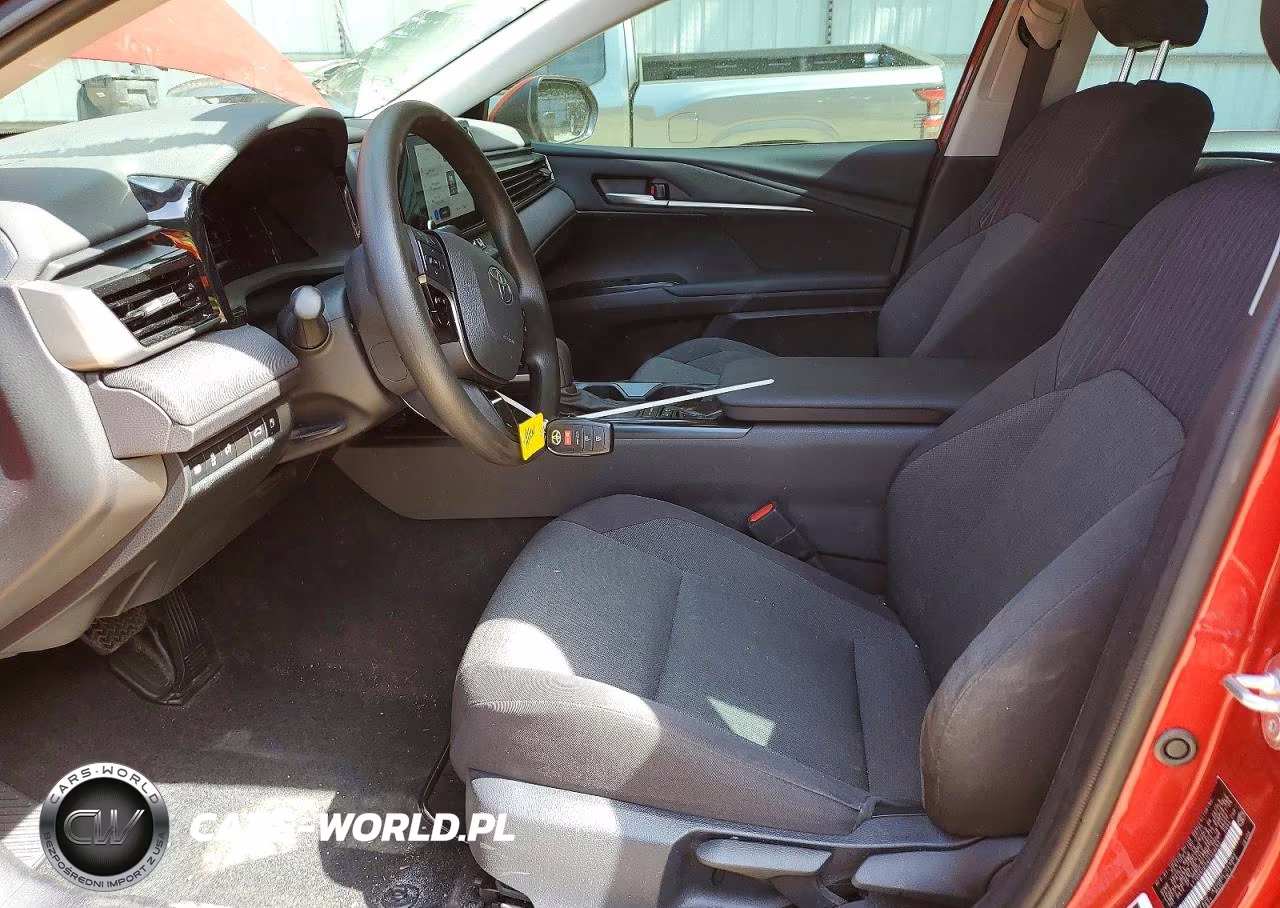 2025 Toyota Camry Le VIN:4T1DAACK0SU123452 - 7