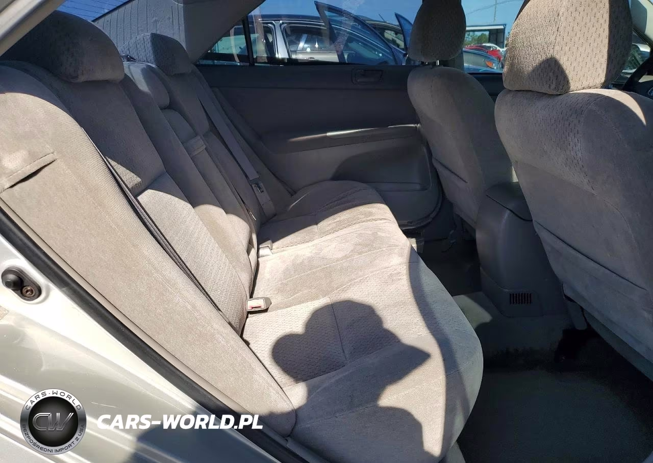 2003 Toyota Camry Le VIN:4T1BE32K83U672990 - 10