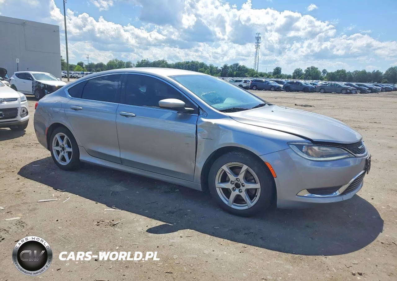 2015 Chrysler 200 Limited VIN:1C3CCCAB0FN677569 - 4
