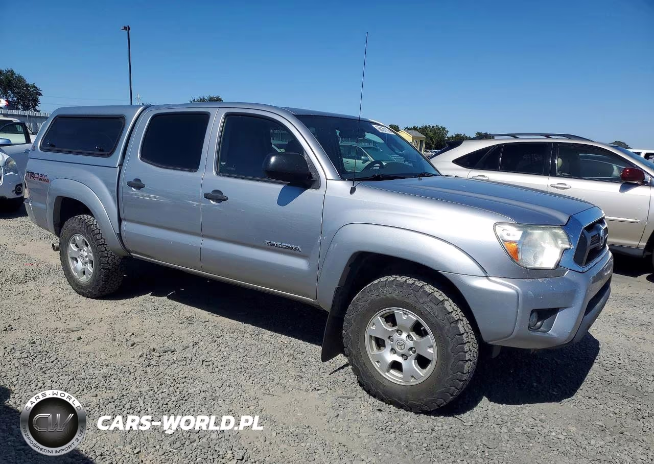 2015 Toyota Tacoma V6 VIN:5TFLU4EN4FX135978 - 4