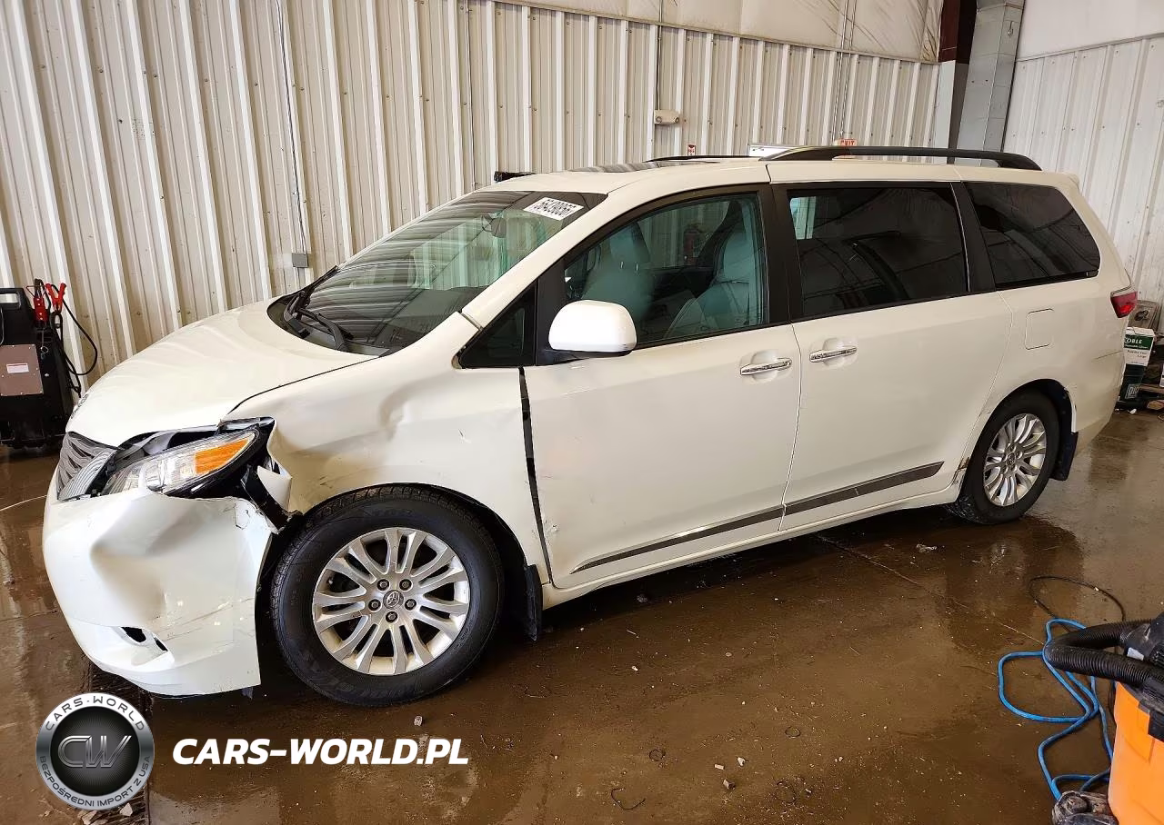 2015 Toyota Sienna Xle Premium 8-Passenger – zdjęcie 1 z 13