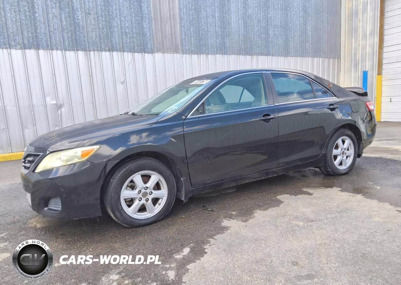 2010 Toyota Camry Le – zdjęcie 1 z 12