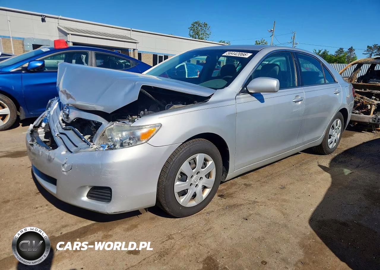 2010 Toyota Camry Le – zdjęcie 1 z 12