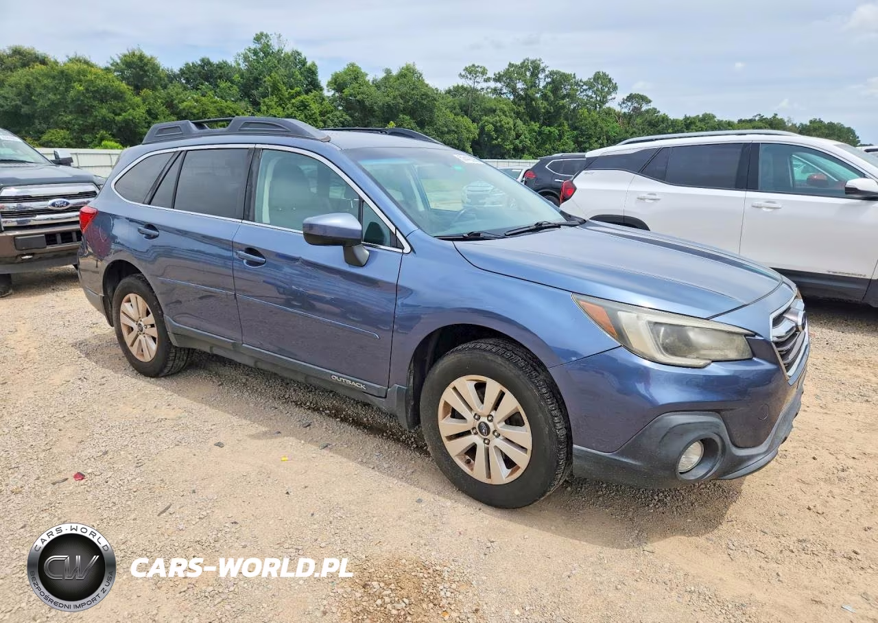 2018 Subaru Outback 2.5I Premium VIN:4S4BSACC9J3290720 - 4