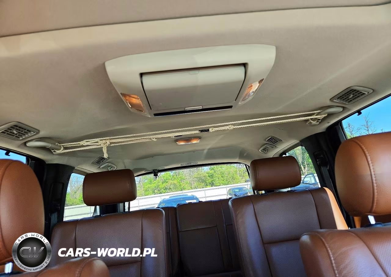2011 Toyota Sequoia Platinum VIN:5TDDY5G10BS051794 - 10