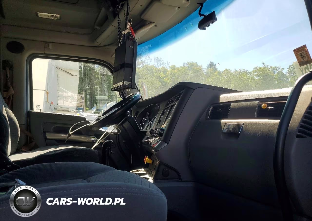 2017 Kenworth T680 Semi Truck VIN:1XKYDP9X8HJ145863 - 5