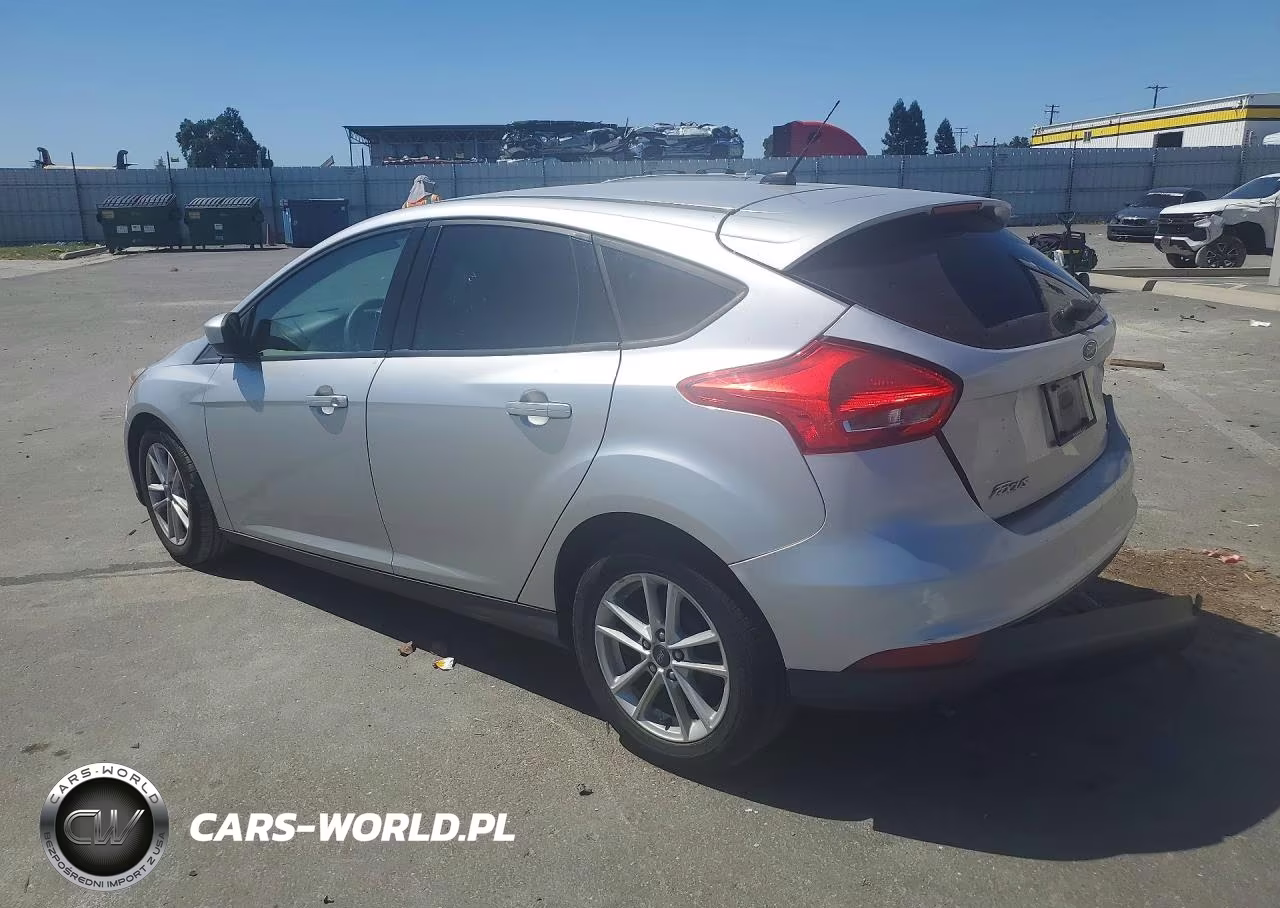2018 Ford Focus Se VIN:1FADP3K26JL304520 - 2