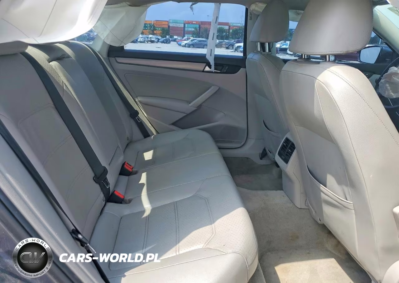 2015 Volkswagen Passat Se VIN:1VWBV7A3XFC025648 - 10