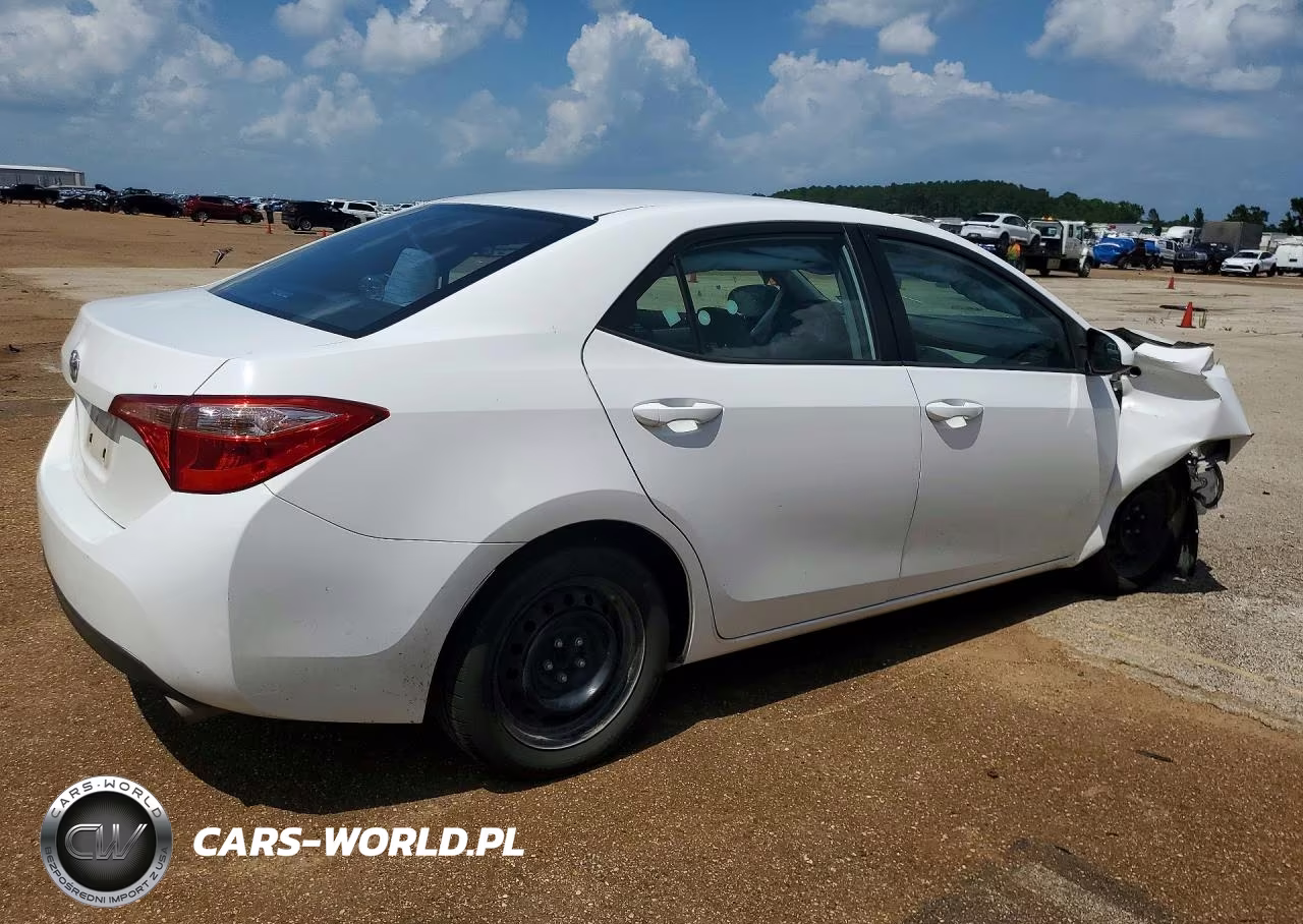 2018 Toyota Corolla Le VIN:2T1BURHE4JC030871 - 3