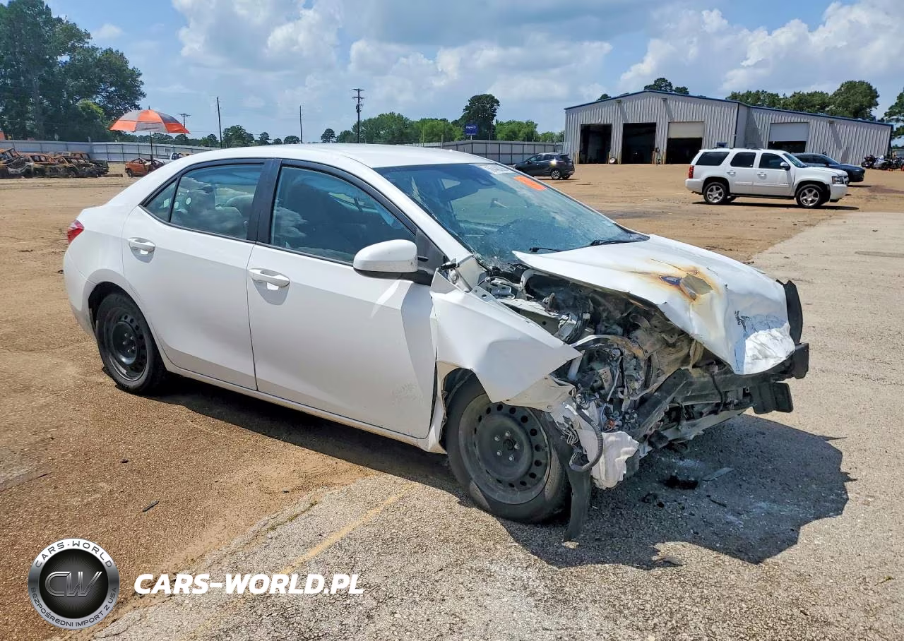 2018 Toyota Corolla Le VIN:2T1BURHE4JC030871 - 4
