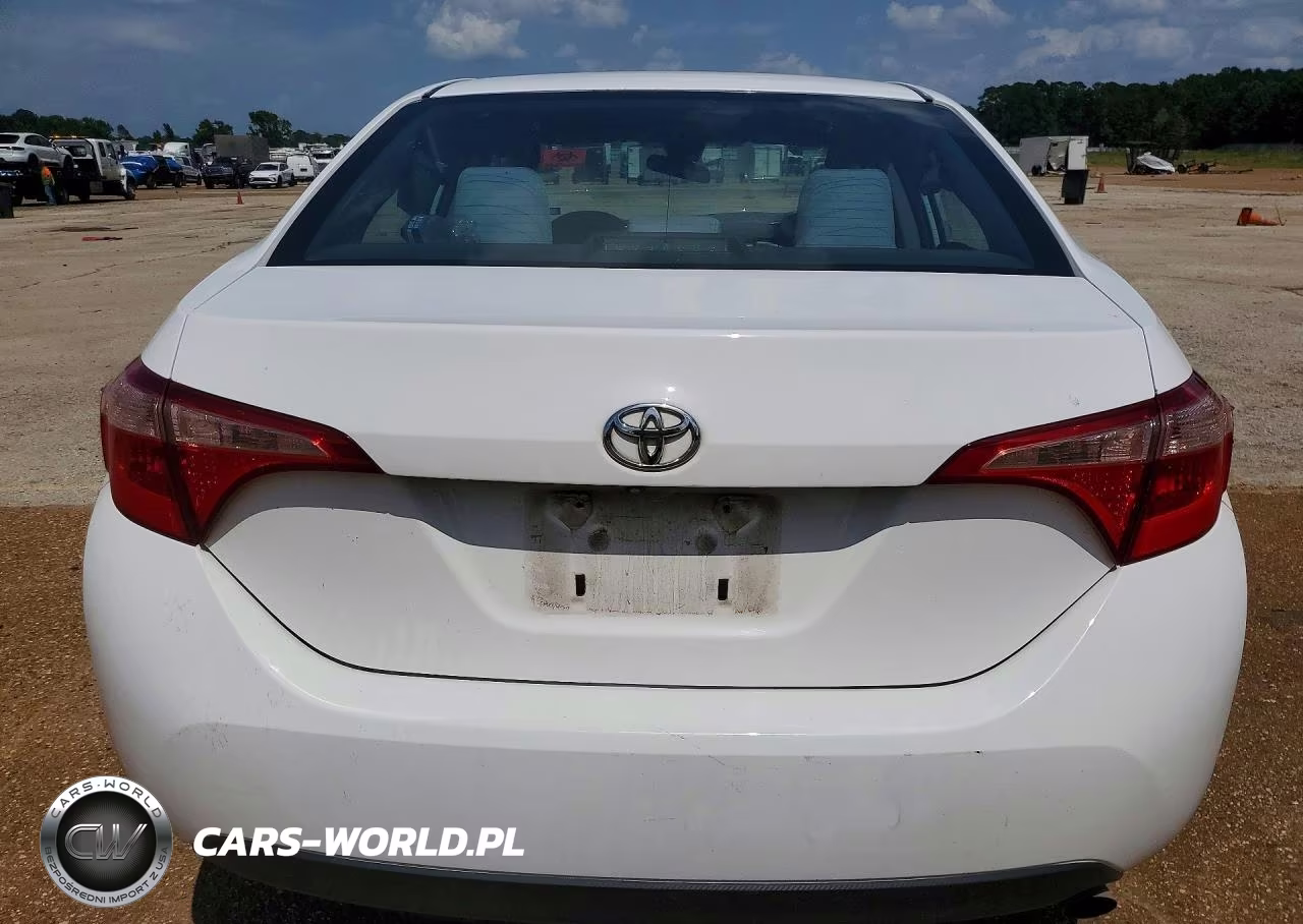 2018 Toyota Corolla Le VIN:2T1BURHE4JC030871 - 6