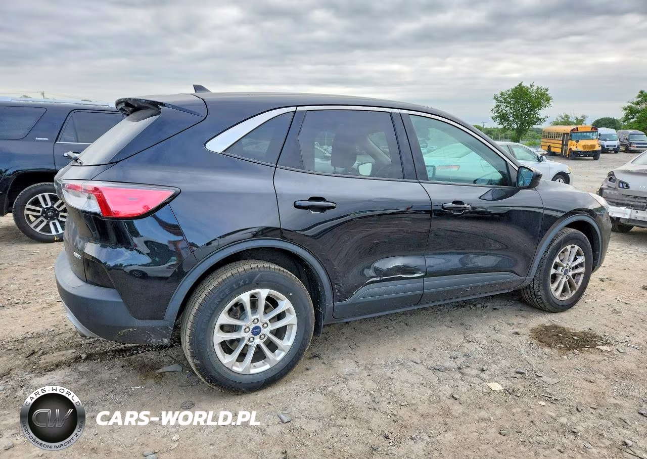 2020 Ford Escape 4D Se VIN:1FMCU9G64LUB96355 - 3