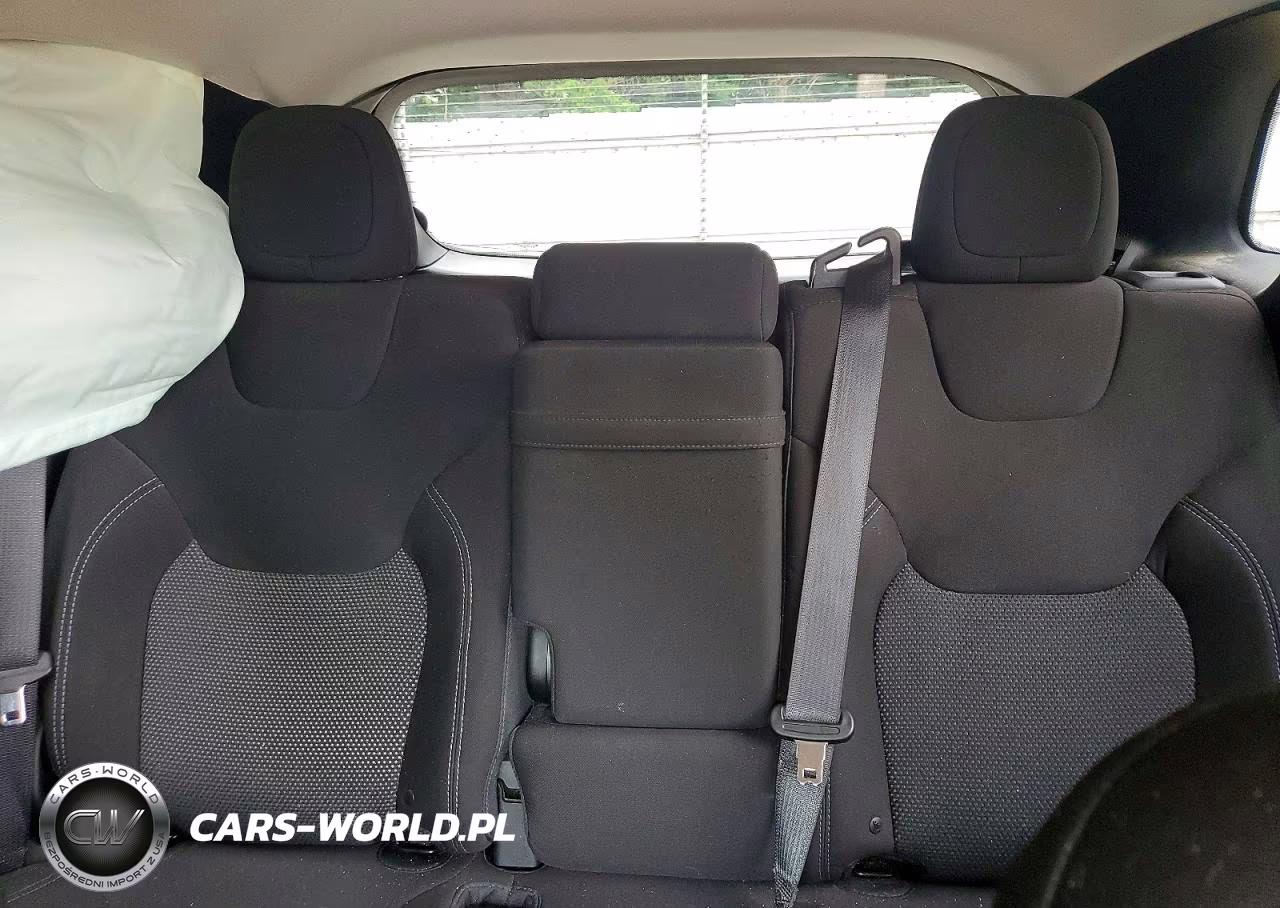 2019 Jeep Cherokee Latitude VIN:1C4PJLCB0KD286146 - 10