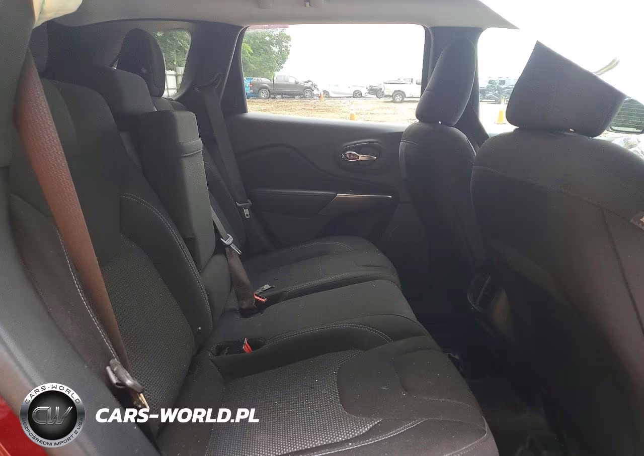 2019 Jeep Cherokee Latitude VIN:1C4PJLCB0KD286146 - 11