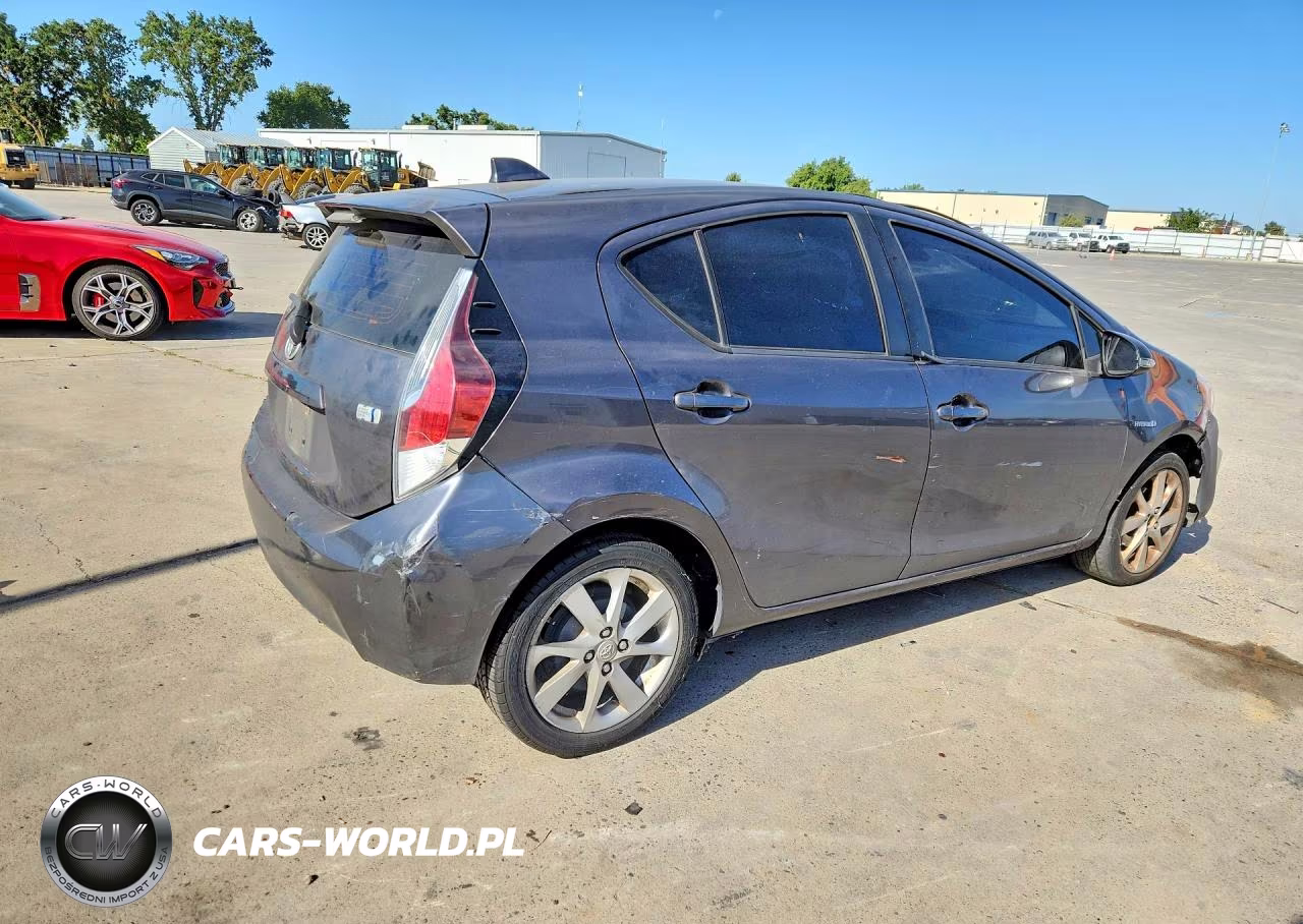 2016 Toyota Prius C Four VIN:JTDKDTB31G1117533 - 3