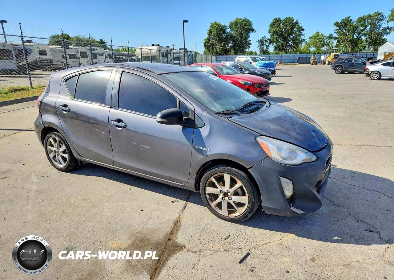 2016 Toyota Prius C Four VIN:JTDKDTB31G1117533 - 4