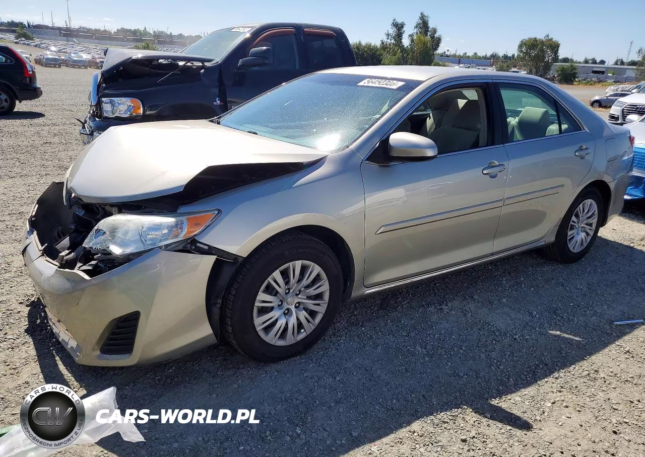 2014 Toyota Camry Le – zdjęcie 1 z 12