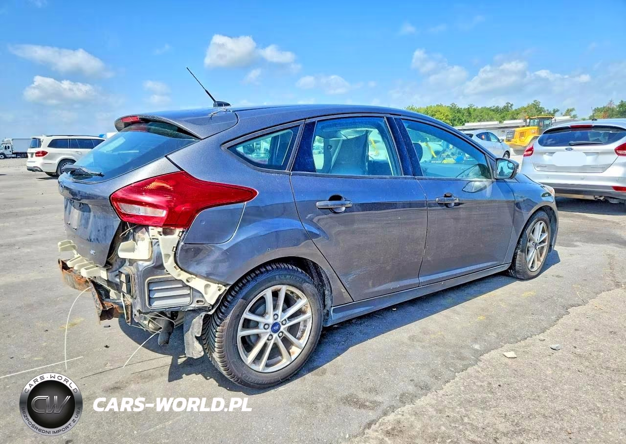 2017 Ford Focus Se VIN:1FADP3K21HL346555 - 3