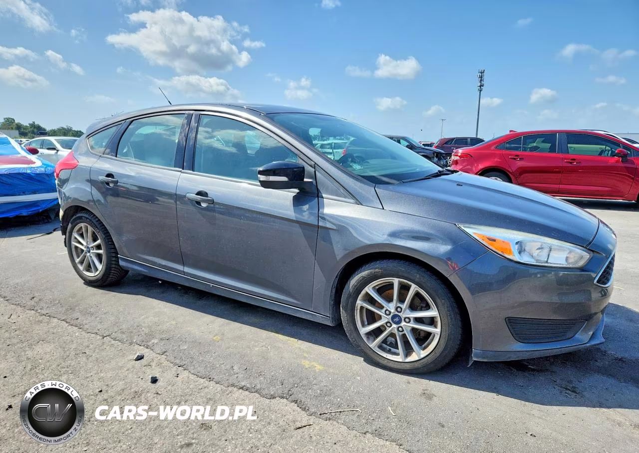 2017 Ford Focus Se VIN:1FADP3K21HL346555 - 4