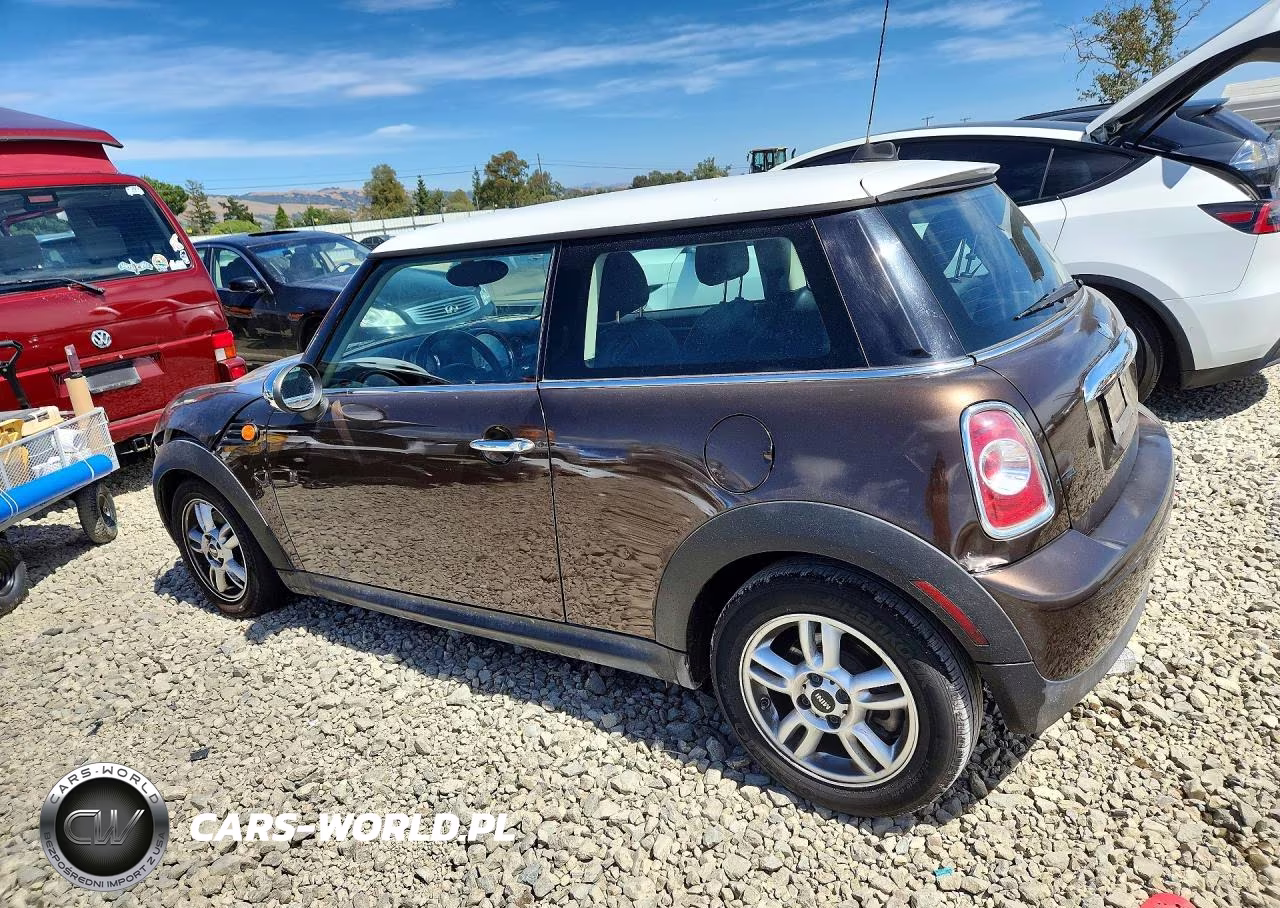 2011 Mini Cooper VIN:WMWSU3C51BT091946 - 2