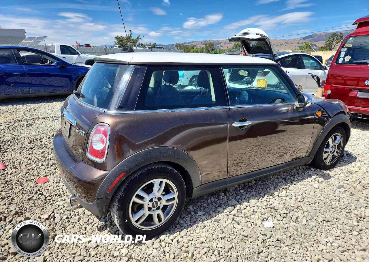 2011 Mini Cooper VIN:WMWSU3C51BT091946 - 3