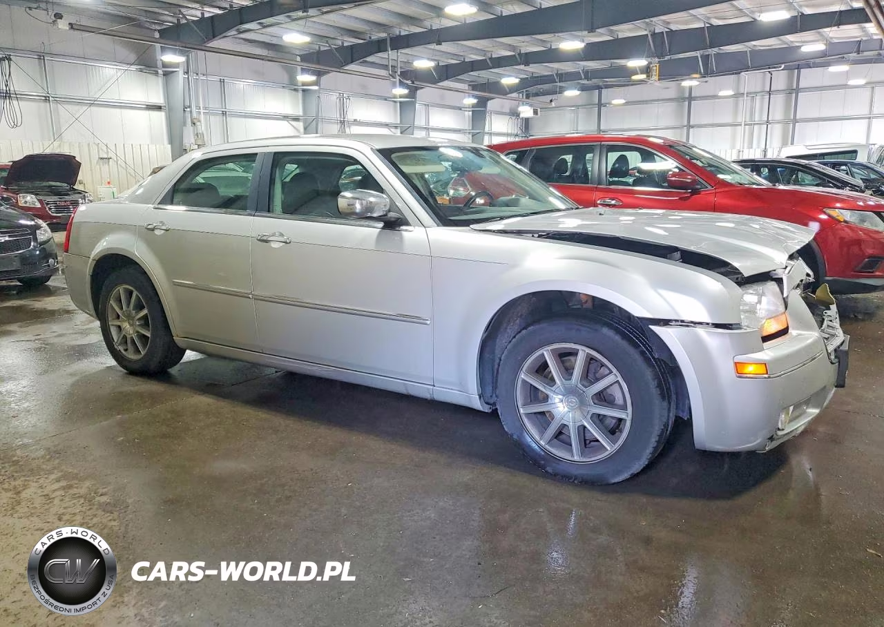 2010 Chrysler 300 Touring VIN:2C3CK5CV4AH181763 - 4