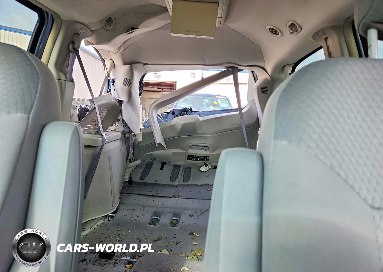 2008 Chrysler Town & Country Touring VIN:2A8HR54P18R127802 - 10