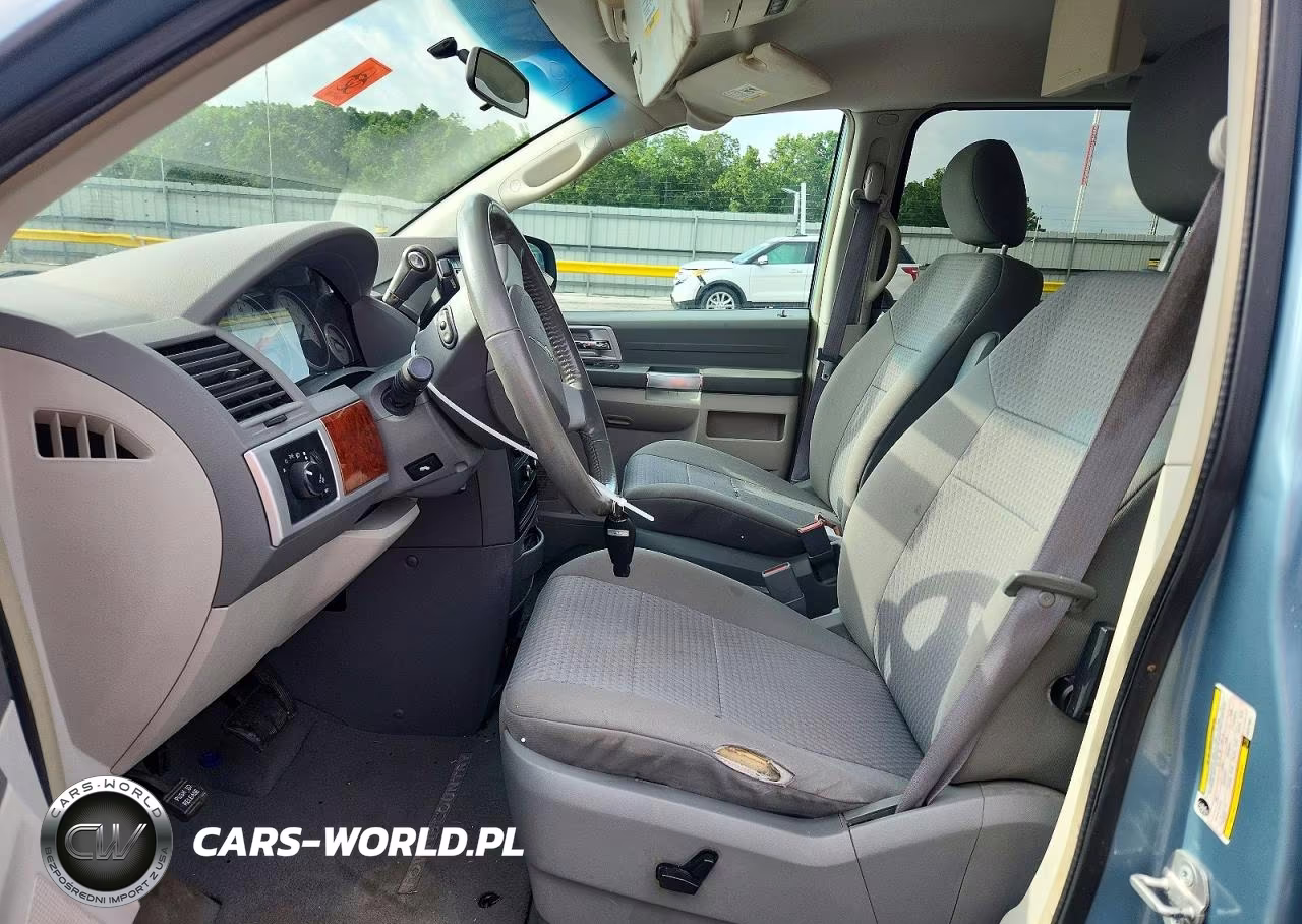 2008 Chrysler Town & Country Touring VIN:2A8HR54P18R127802 - 7