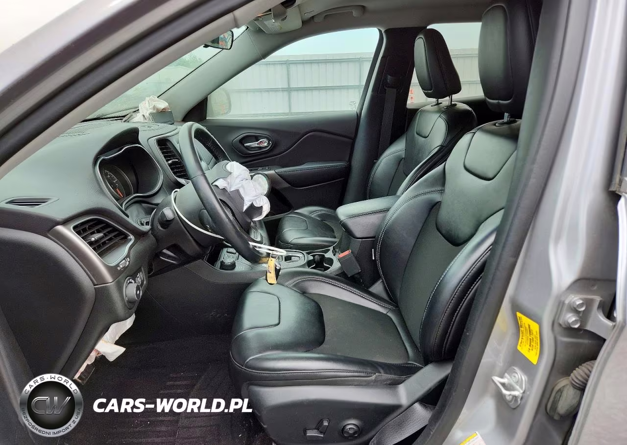 2019 Jeep Cherokee Latitude Plus VIN:1C4PJMLX5KD217356 - 7