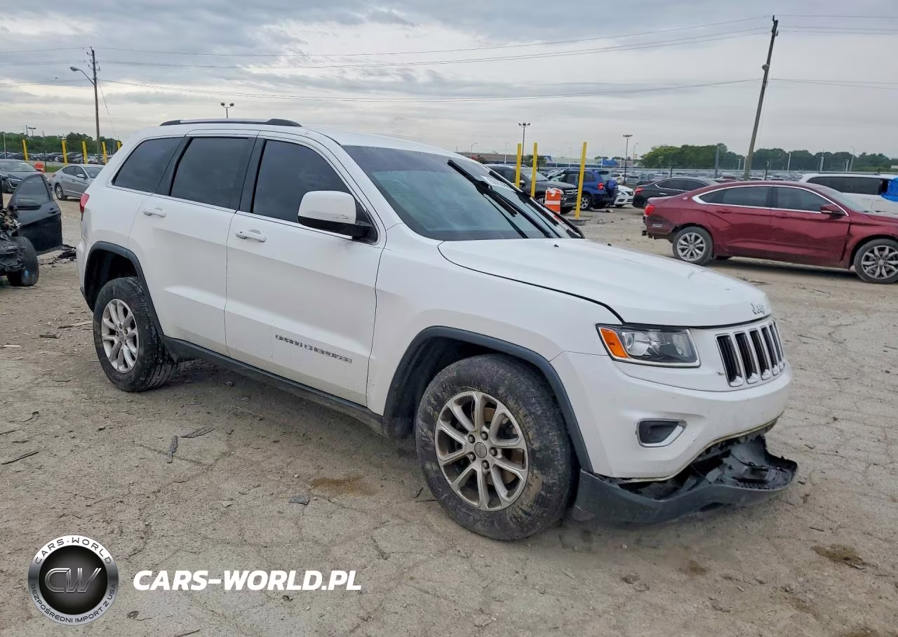 2015 Jeep Grand Cherokee Laredo VIN:1C4RJFAG2FC209203 - 4