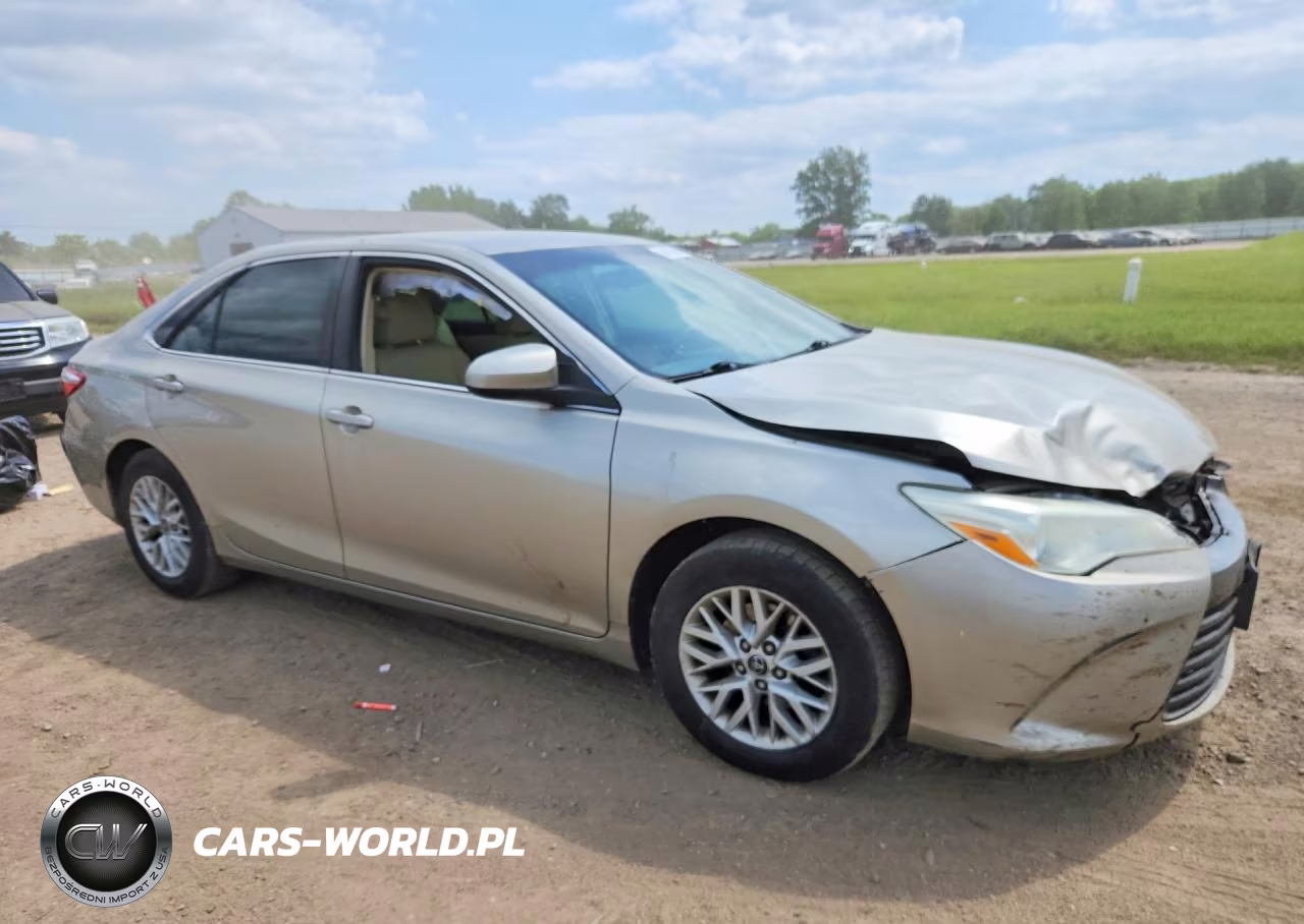 2016 Toyota Camry Le VIN:4T1BF1FK8GU132668 - 4