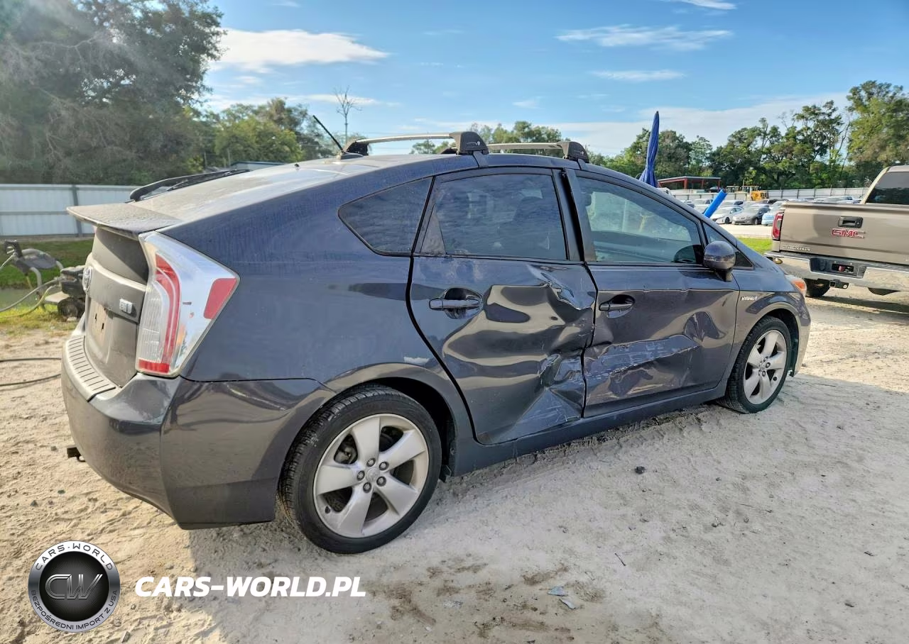 2015 Toyota Prius Five VIN:JTDKN3DU7F1957608 - 3