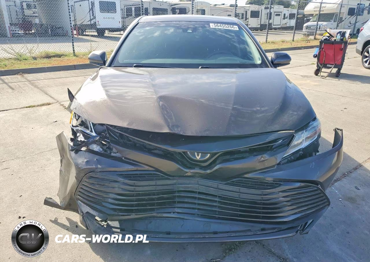 2018 Toyota Camry Le VIN:4T1B31HK4JU502284 - 5