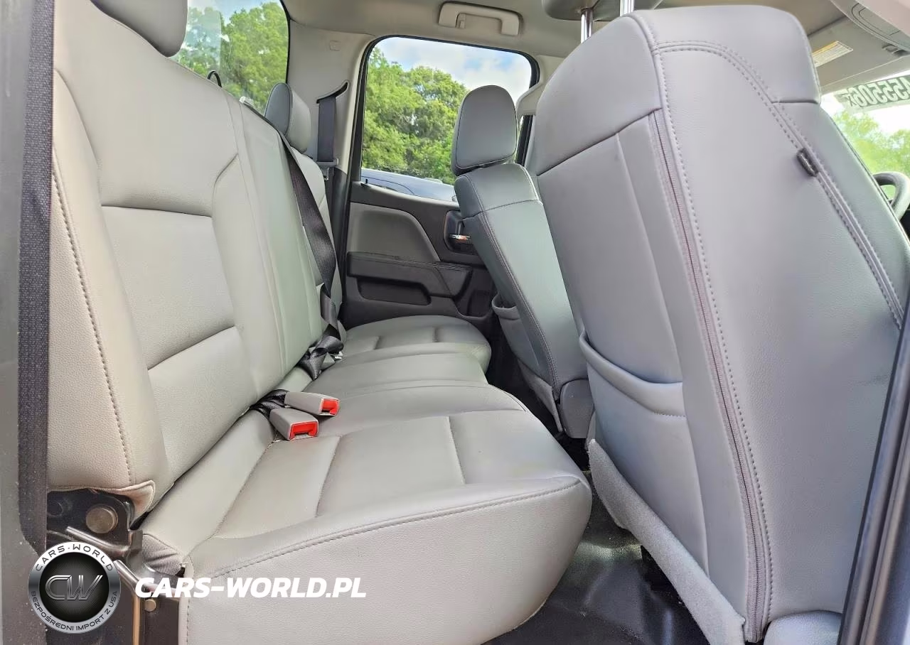 2018 Chevrolet Silverado C1500 VIN:1GCRCNEH9JZ325141 - 10
