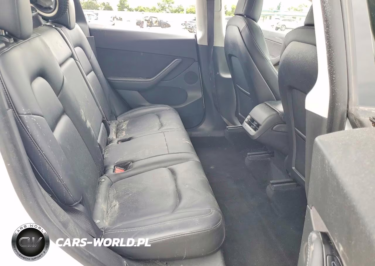 2021 Tesla Model Y VIN:5YJYGDED8MF110626 - 10