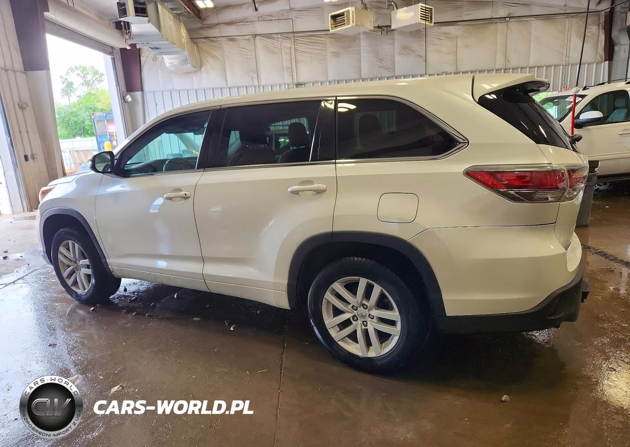 2015 Toyota Highlander Le VIN:5TDZKRFH1FS109768 - 2