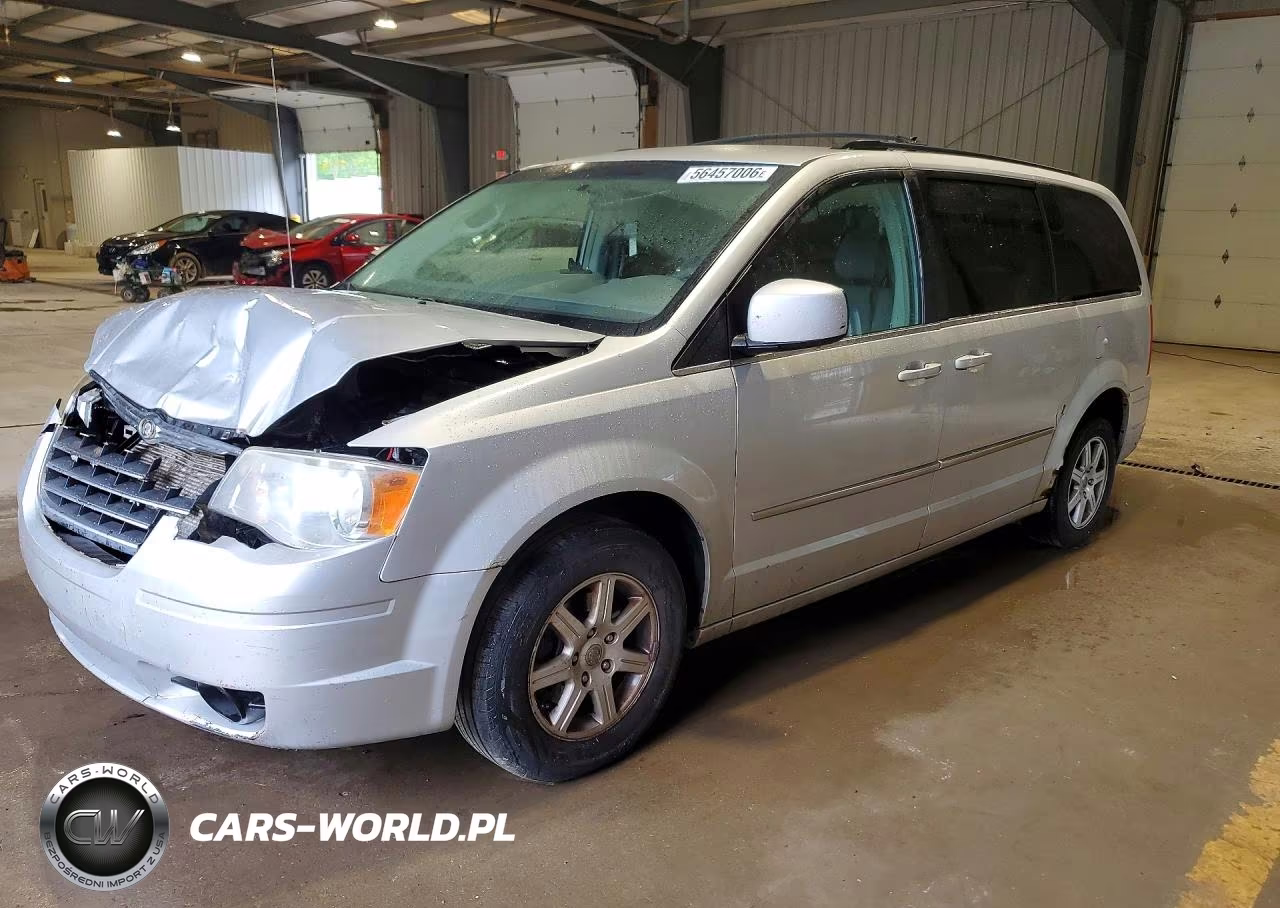 2010 Chrysler Town & Country Touring – zdjęcie 1 z 13