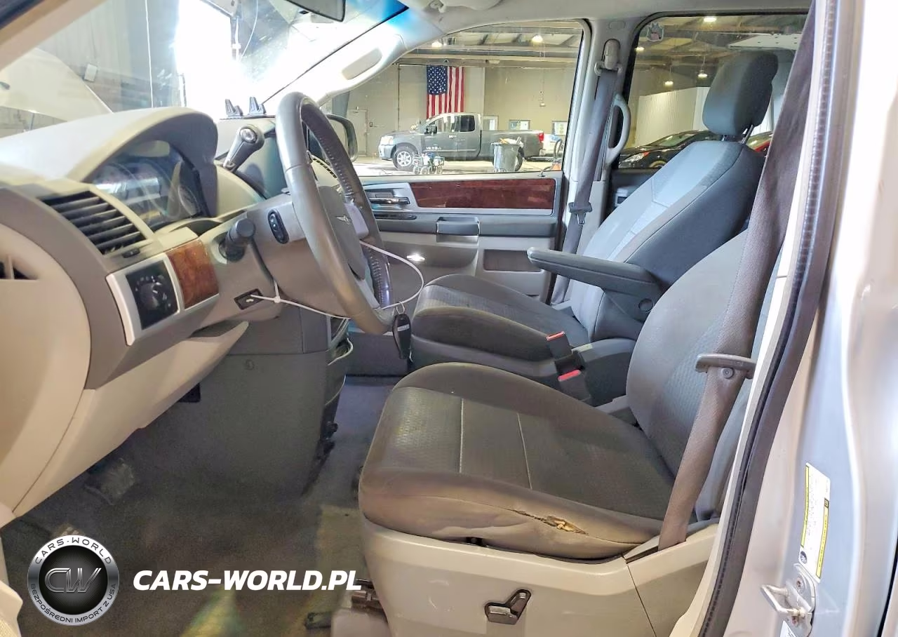 2010 Chrysler Town & Country Touring VIN:2A4RR5D10AR432246 - 7