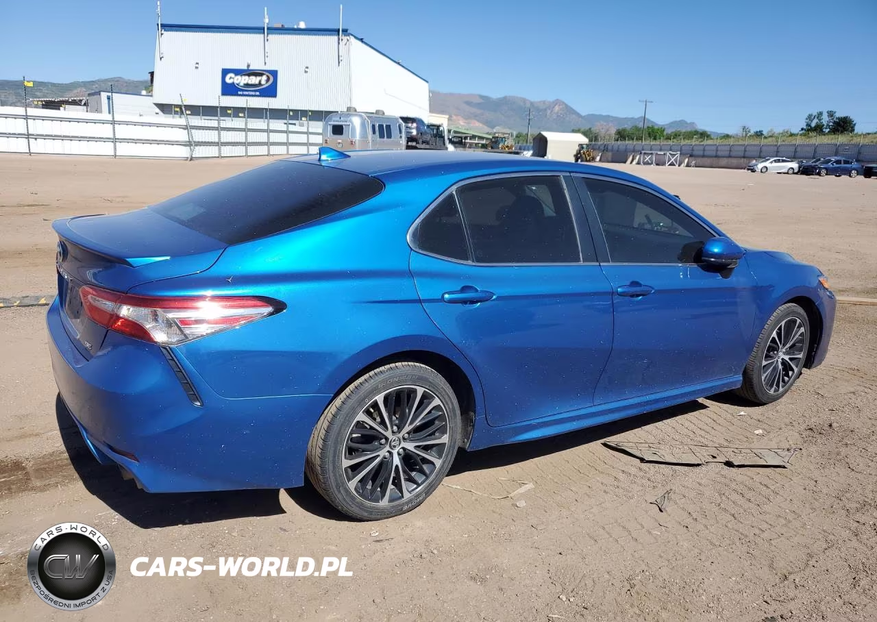 2020 Toyota Camry Se VIN:4T1G11AK1LU330563 - 3