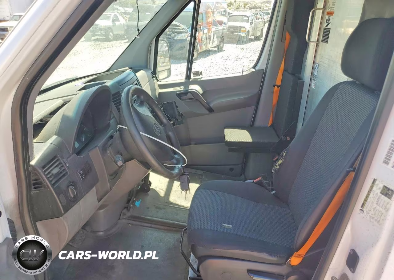 2015 Mercedes Benz Sprinter 2500 Delivery Van VIN:WD3PE8DB3FP124347 - 7