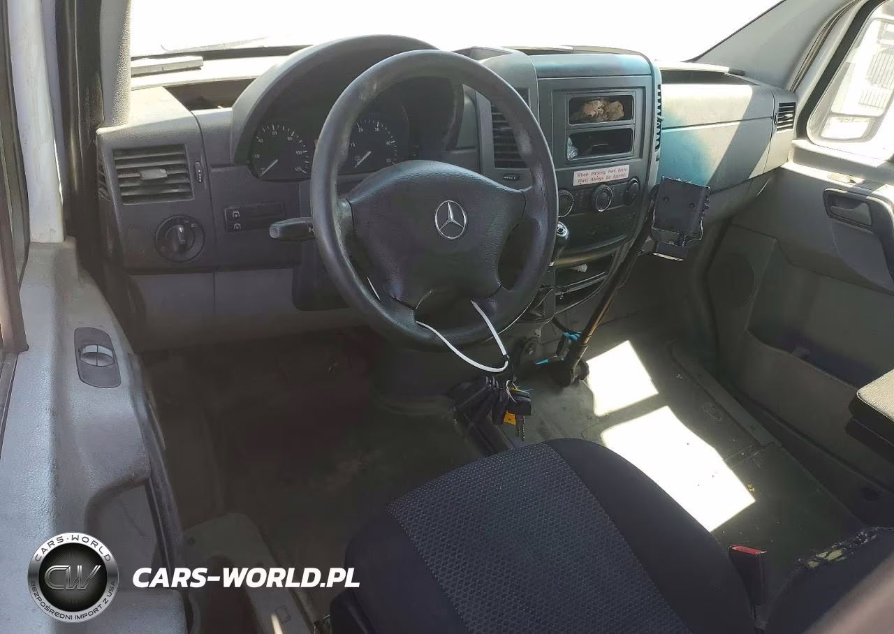 2015 Mercedes Benz Sprinter 2500 Delivery Van VIN:WD3PE8DB3FP124347 - 8