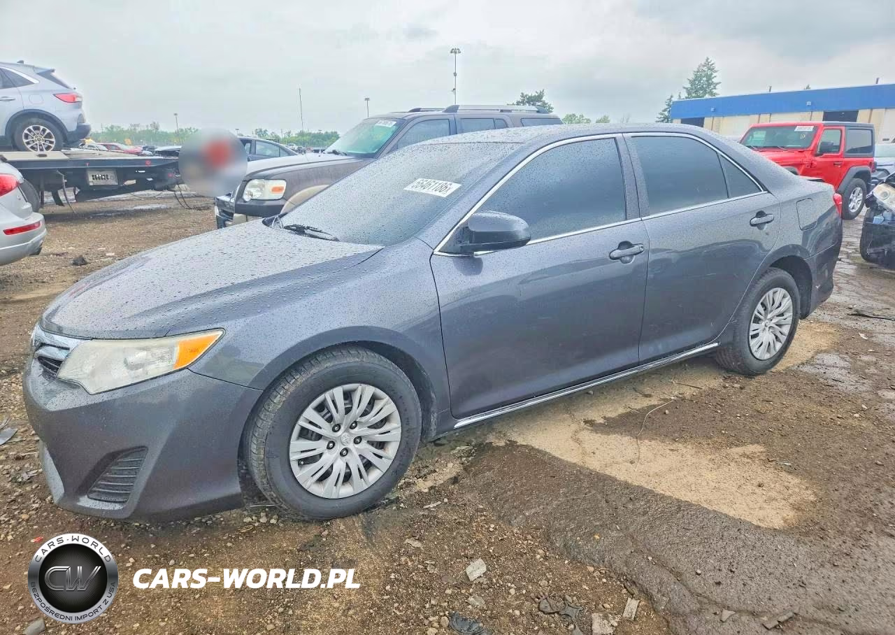 2012 Toyota Camry Le – zdjęcie 1 z 12