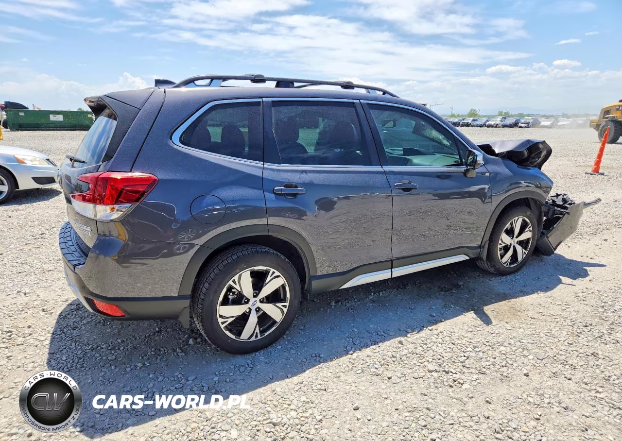 2020 Subaru Forester Touring VIN:JF2SKAXC6LH584422 - 3