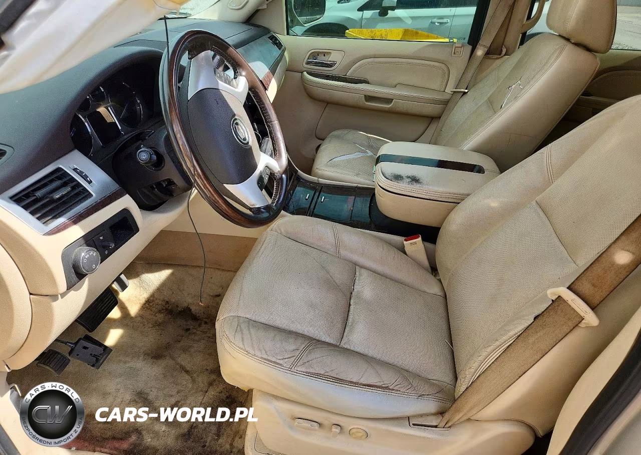 2008 Cadillac Escalade Luxury VIN:1GYFK63828R108341 - 7