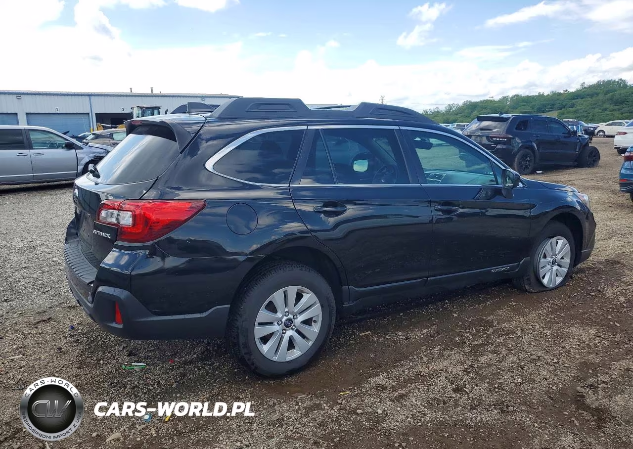 2018 Subaru Outback 2.5I Premium VIN:4S4BSACC7J3309149 - 3
